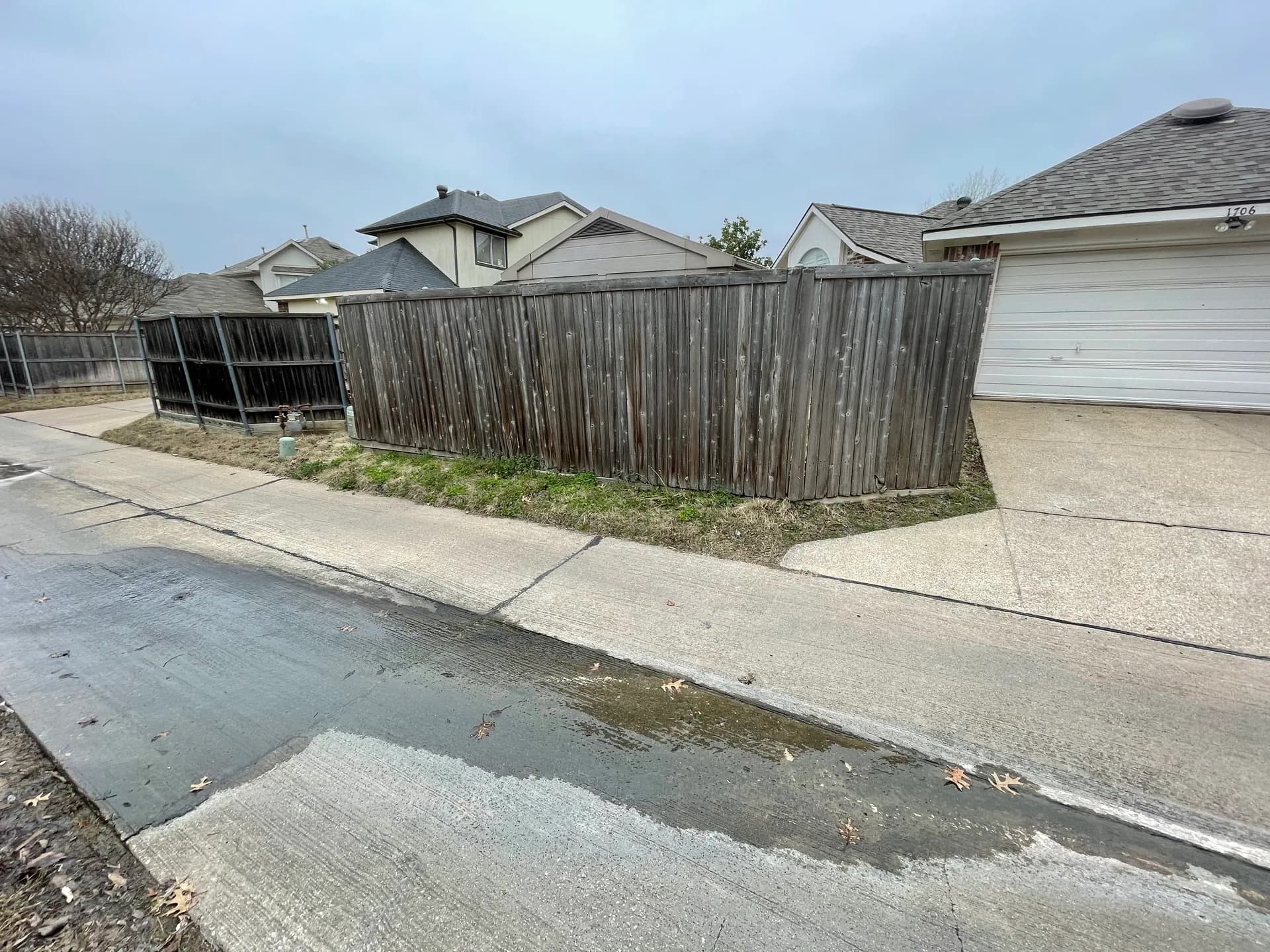 Board-on-Board vs Horizontal Fence: Which Fits Your DFW Yard?